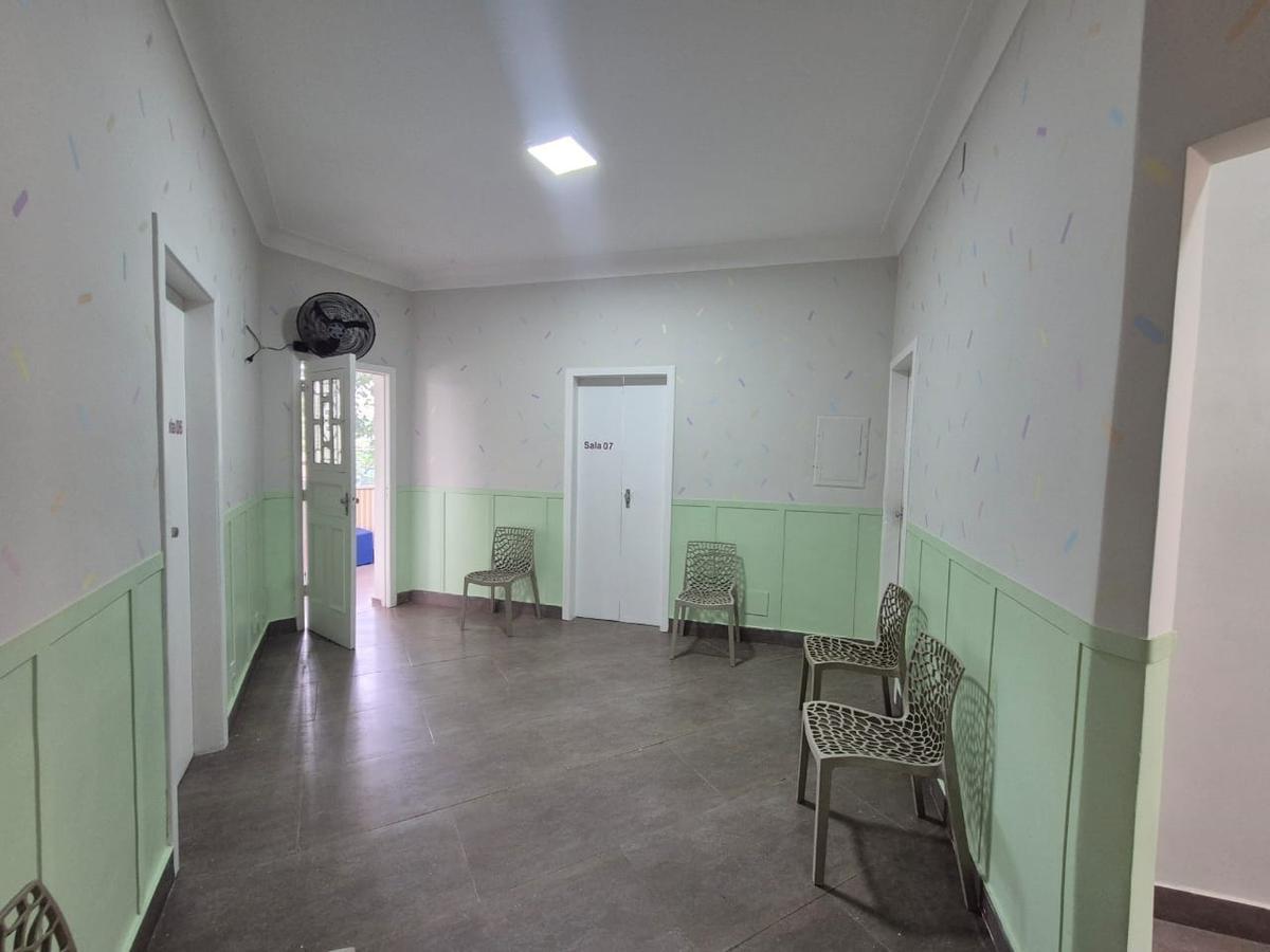 Casa, Funcionários, 5 Quartos, 2 Vagas, 1 Suíte