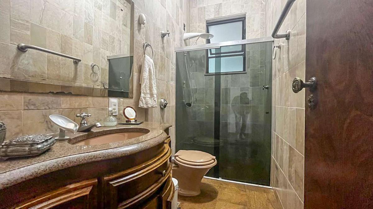 Casa, Comiteco, 5 Quartos, 6 Vagas, 2 Suítes