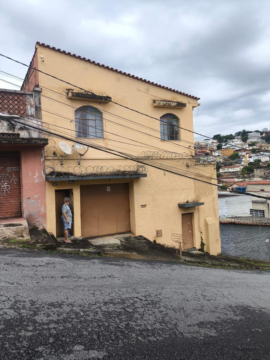 Casa, Concórdia, 3 Quartos, 2 Vagas, 1 Suíte