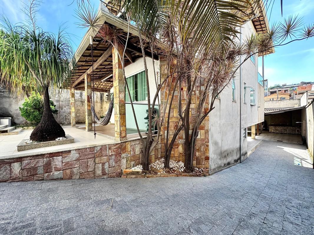 Casa, Parque Xangri-lá, 4 Quartos, 8 Vagas, 2 Suítes