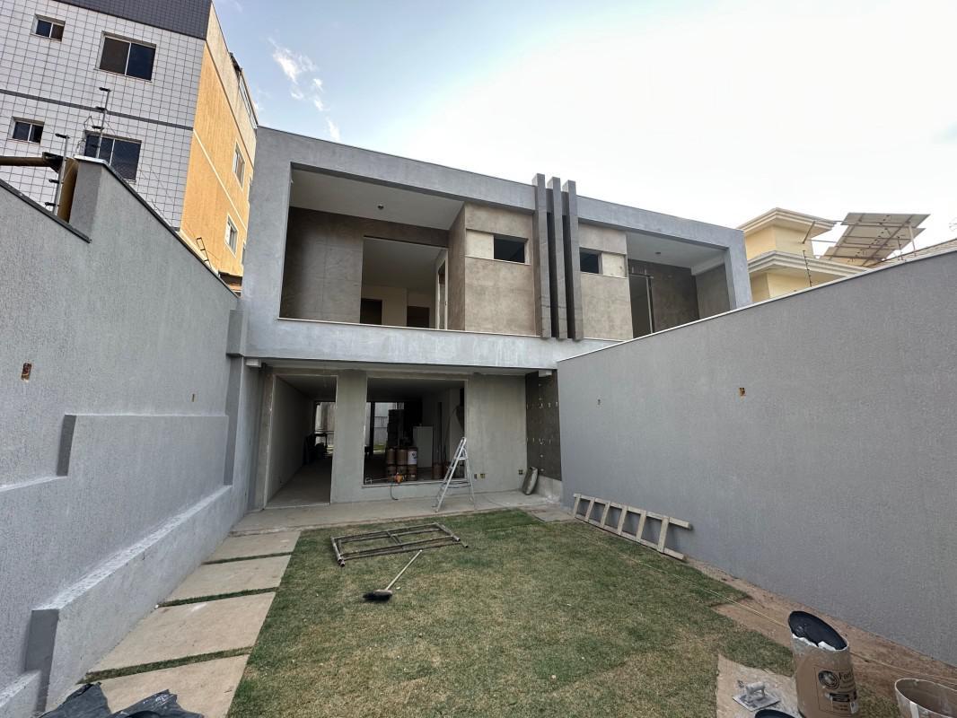 Casa, Cabral, 3 Quartos, 4 Vagas, 3 Suítes