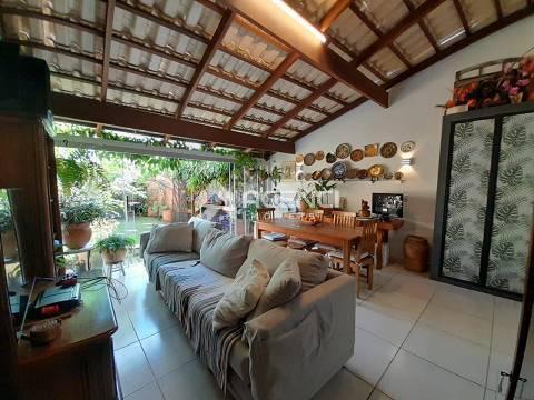 Casa, Cabral, 3 Quartos, 0 Vaga, 1 Suíte