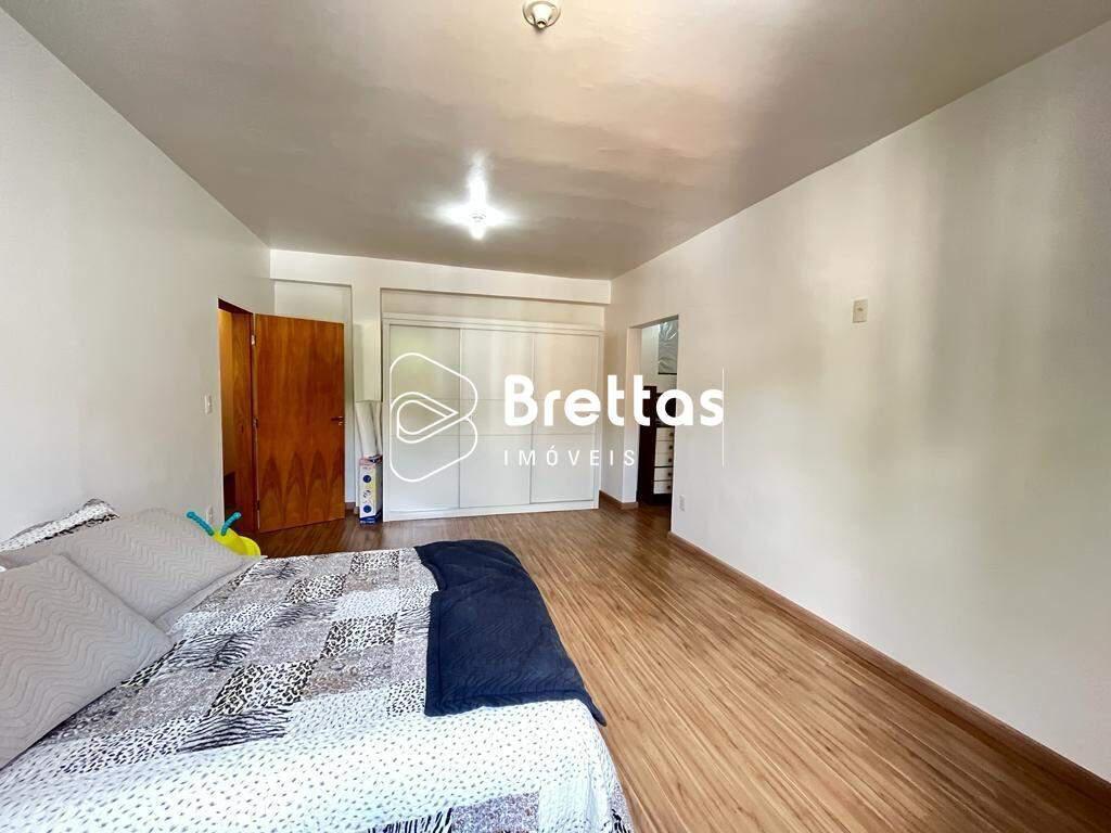 Casa, Centro, 5 Quartos, 2 Vagas, 4 Suítes