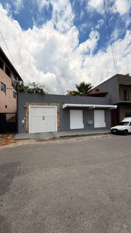 Casa, Kennedy, 3 Quartos, 5 Vagas, 1 Suíte