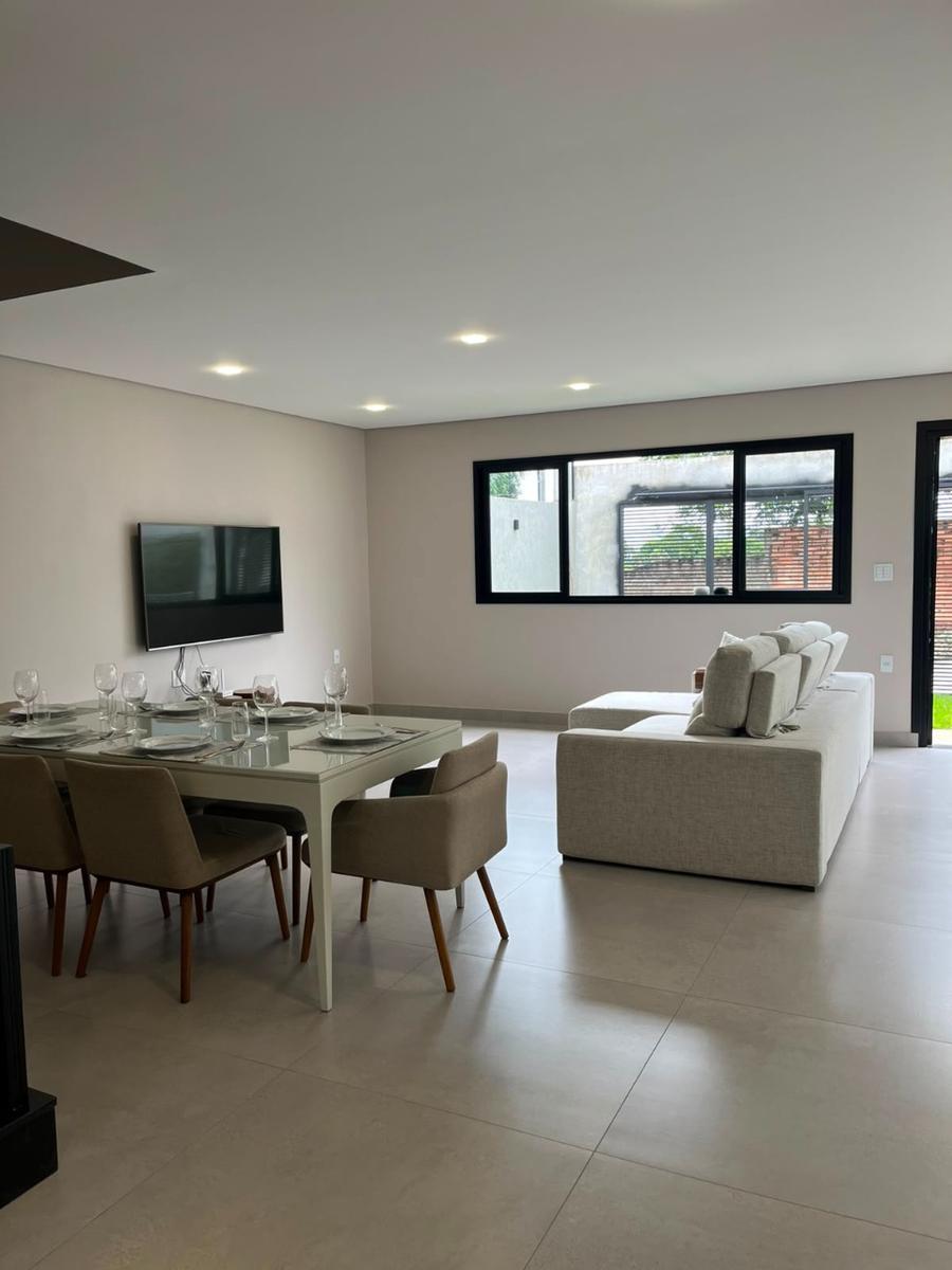 Casa, Trevo, 3 Quartos, 2 Vagas, 3 Suítes