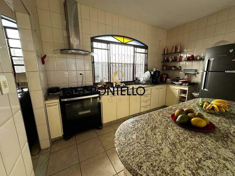 Casa, Nova Granada, 5 Quartos, 6 Vagas, 1 Suíte