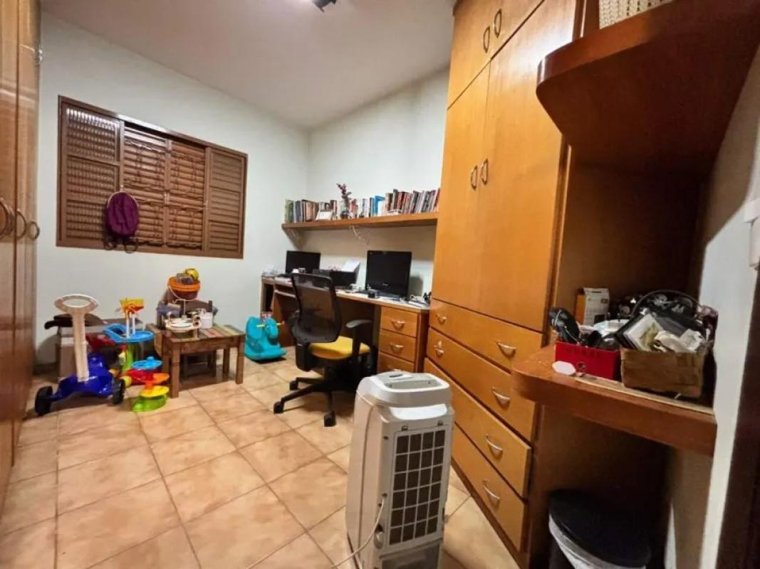 Casa, Castelo, 4 Quartos, 4 Vagas, 1 Suíte