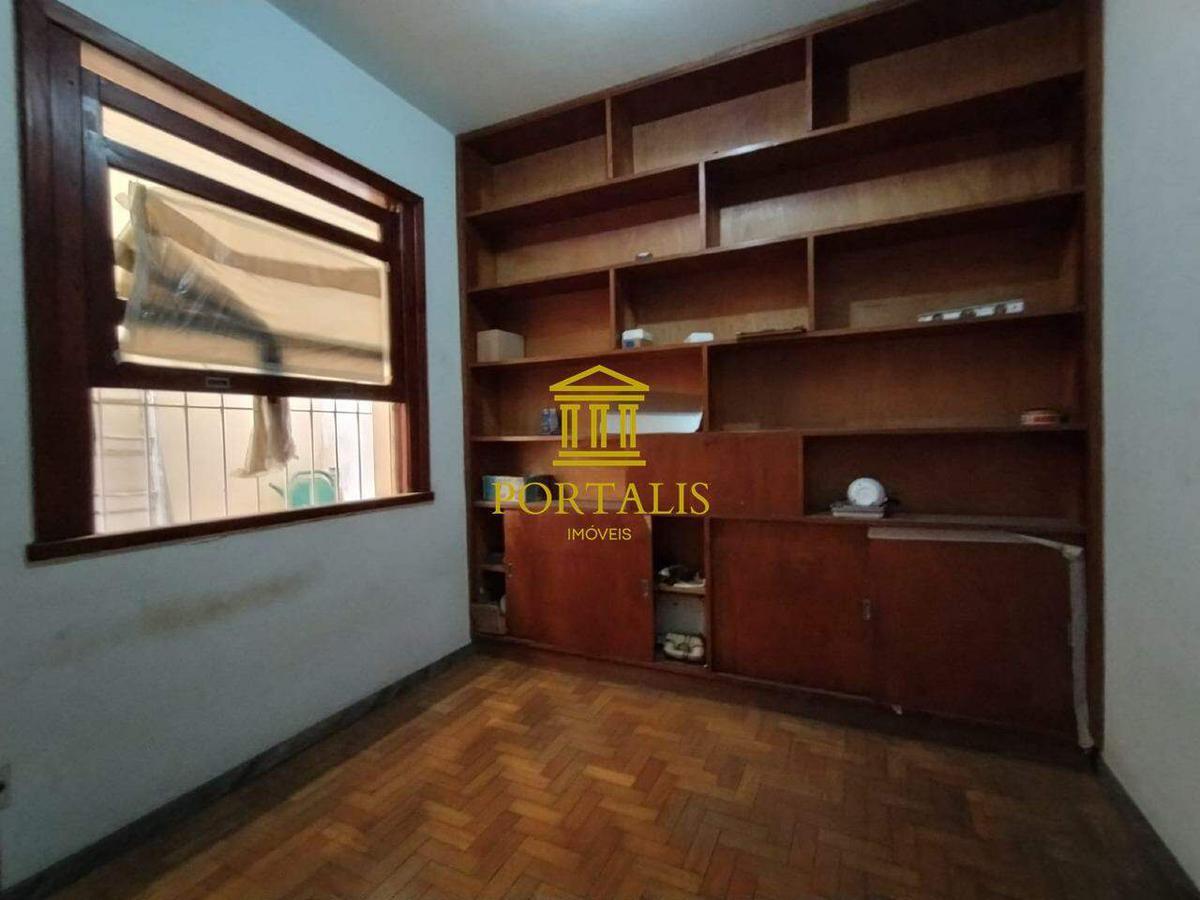 Casa Comercial, Funcionários, 9 Quartos, 5 Vagas