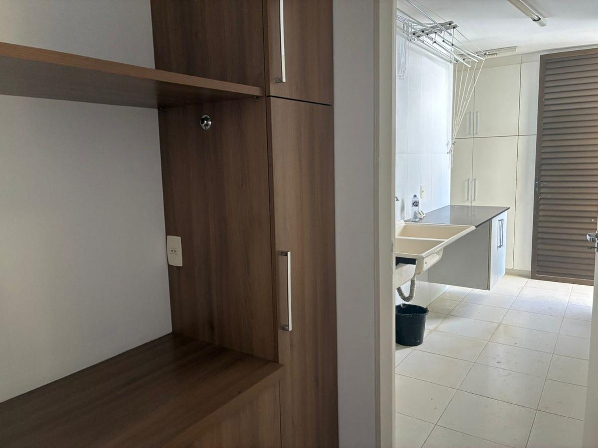 Casa, São José, 3 Quartos, 5 Vagas, 1 Suíte