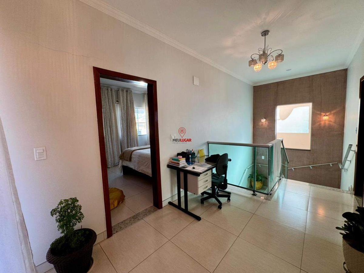 Casa, Miramar (barreiro), 4 Quartos, 3 Vagas, 1 Suíte