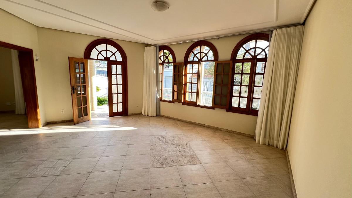 Casa, Castelo, 4 Quartos, 6 Vagas, 2 Suítes