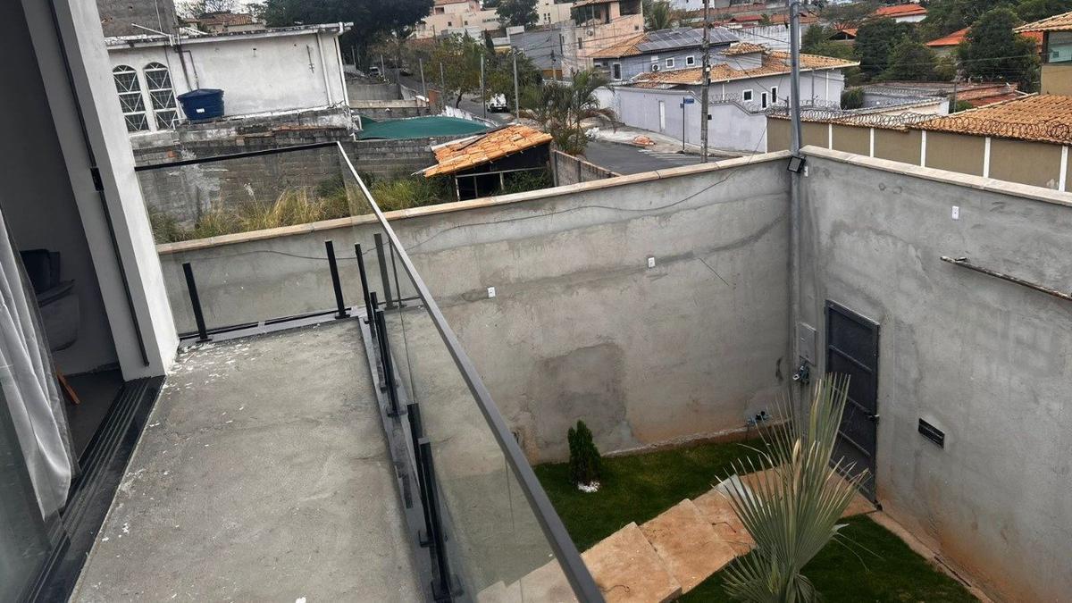 Casa, Trevo, 5 Quartos, 4 Vagas, 2 Suítes