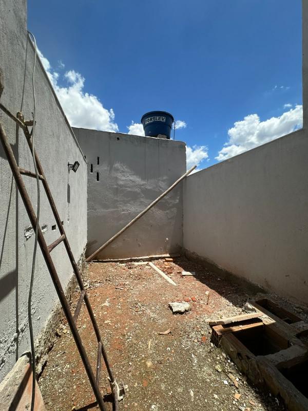 Casa, Monte Verde, 2 Quartos, 2 Vagas, 1 Suíte