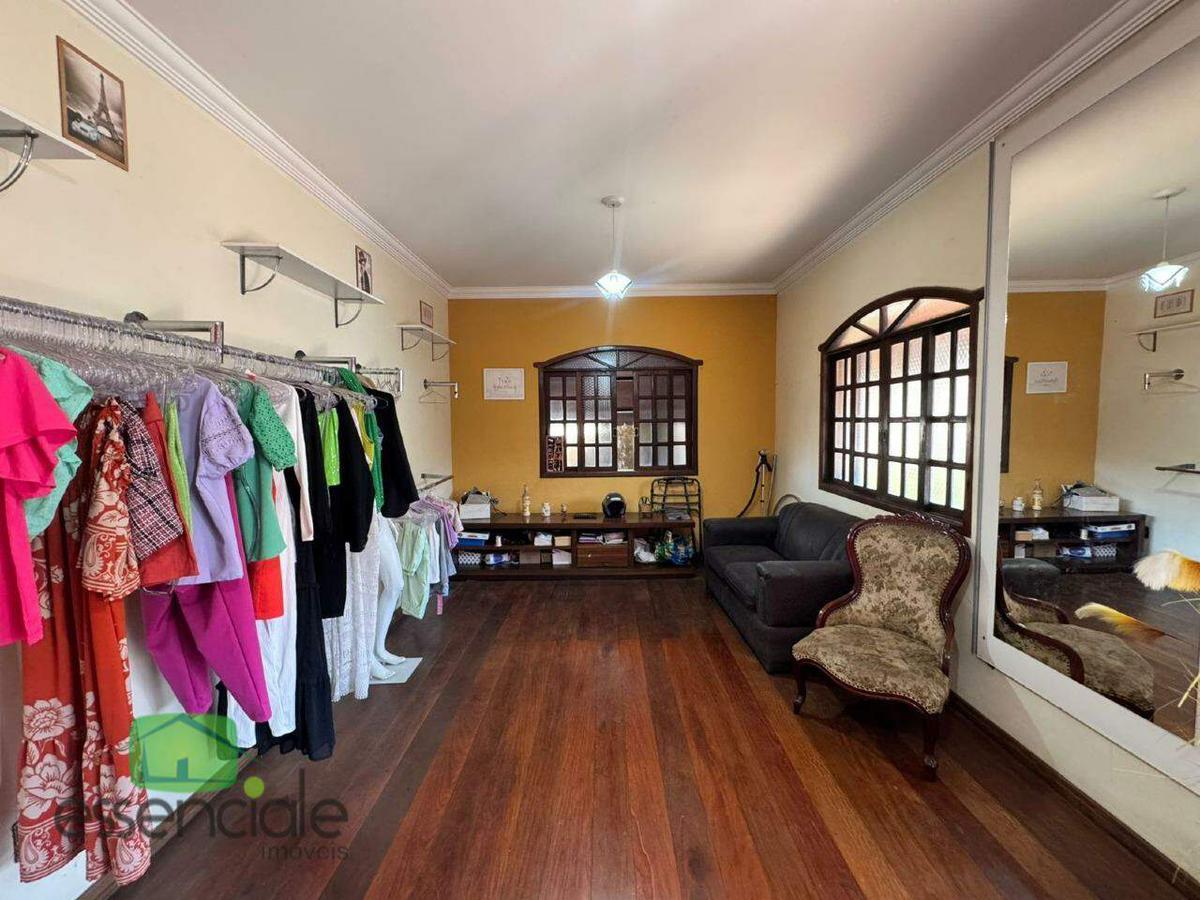 Casa, Três Barras, 6 Quartos, 2 Vagas, 1 Suíte