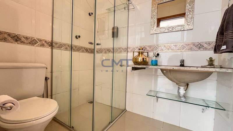 Casa, Buritis, 5 Quartos, 0 Vaga, 1 Suíte