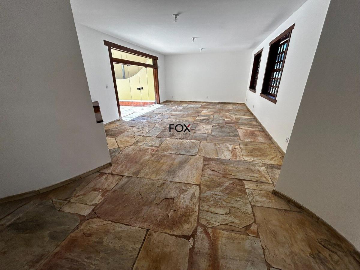 Casa, Santa Lúcia, 4 Quartos, 6 Vagas, 2 Suítes
