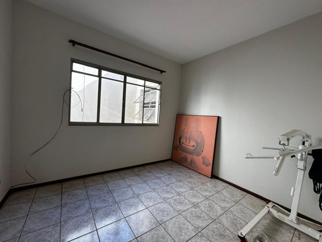 Apartamento, Centro, 5 Quartos, 0 Vaga, 1 Suíte