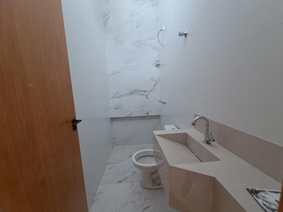 Casa, Santa Branca, 3 Quartos, 4 Vagas, 1 Suíte