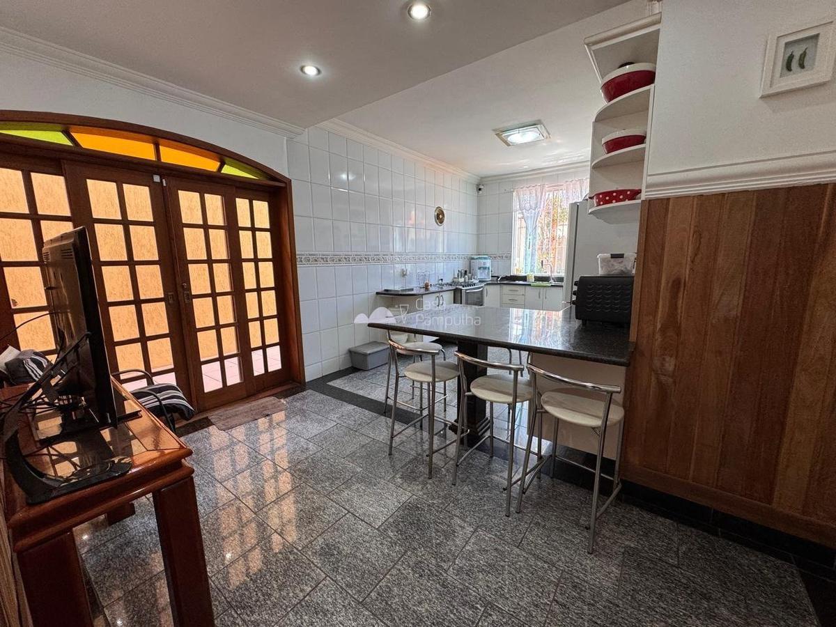 Casa, Itapoã, 4 Quartos, 8 Vagas, 3 Suítes