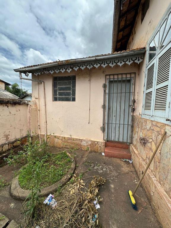 Casa, Centro, 6 Quartos, 0 Vaga