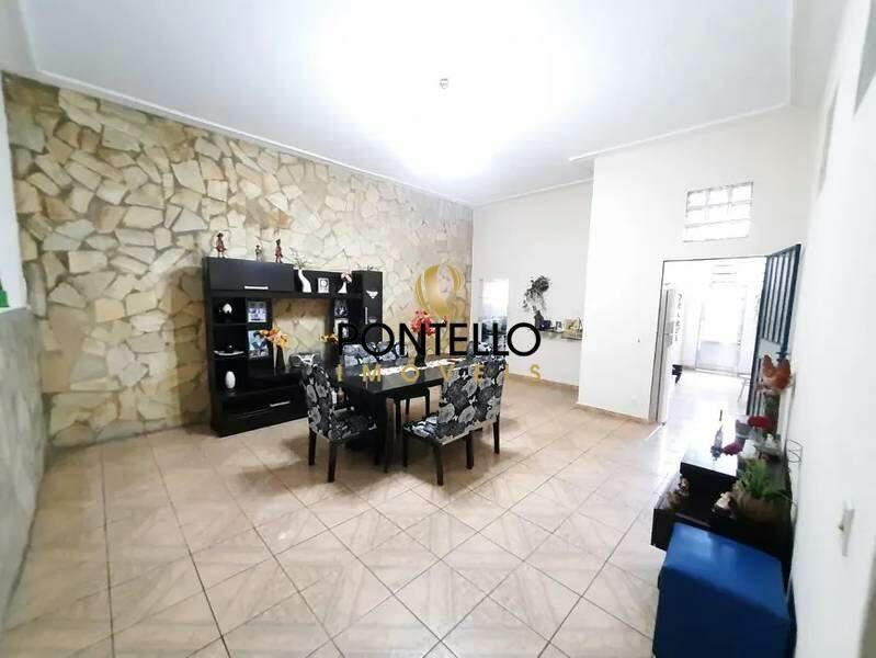 Casa, Planalto, 6 Quartos, 2 Vagas, 1 Suíte
