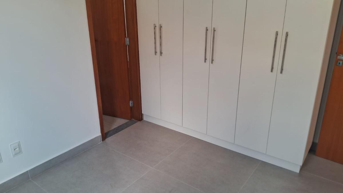 Apartamento, Sagrada Família, 2 Quartos, 2 Vagas, 1 Suíte
