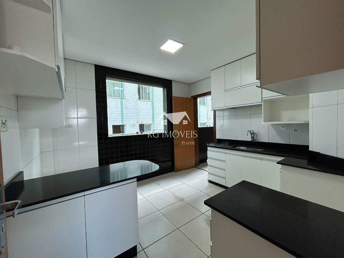 Apartamento, Barreiro, 4 Quartos, 2 Vagas, 1 Suíte
