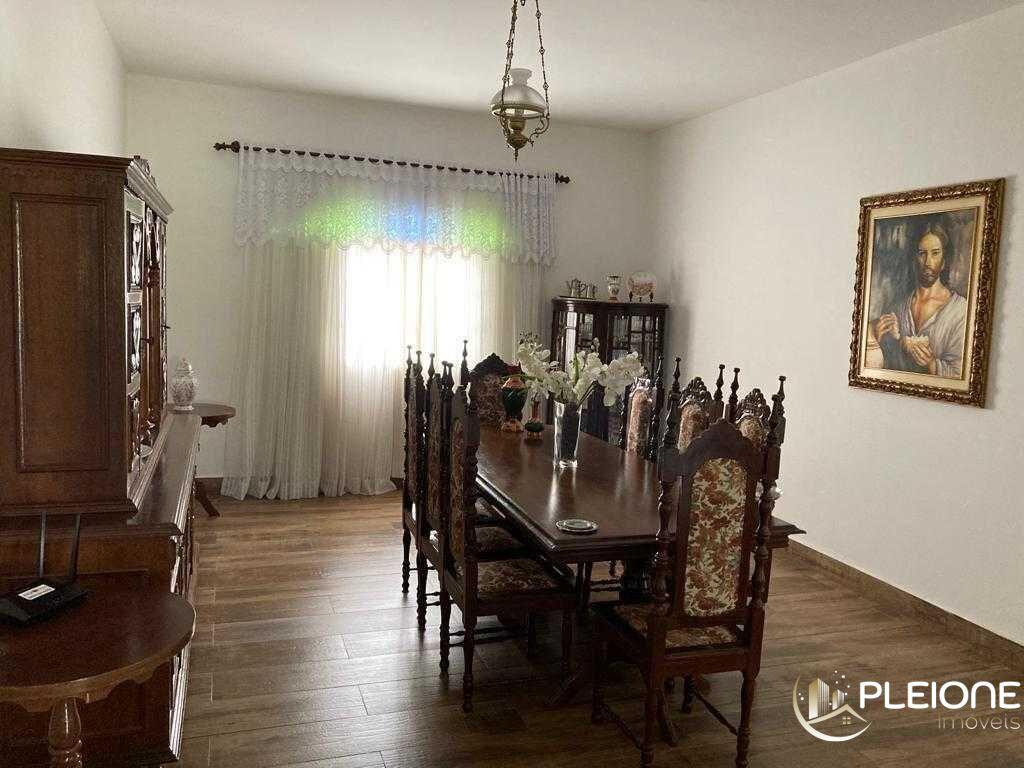 Fazenda, Centro, 5 Quartos, 2 Vagas, 1 Suíte