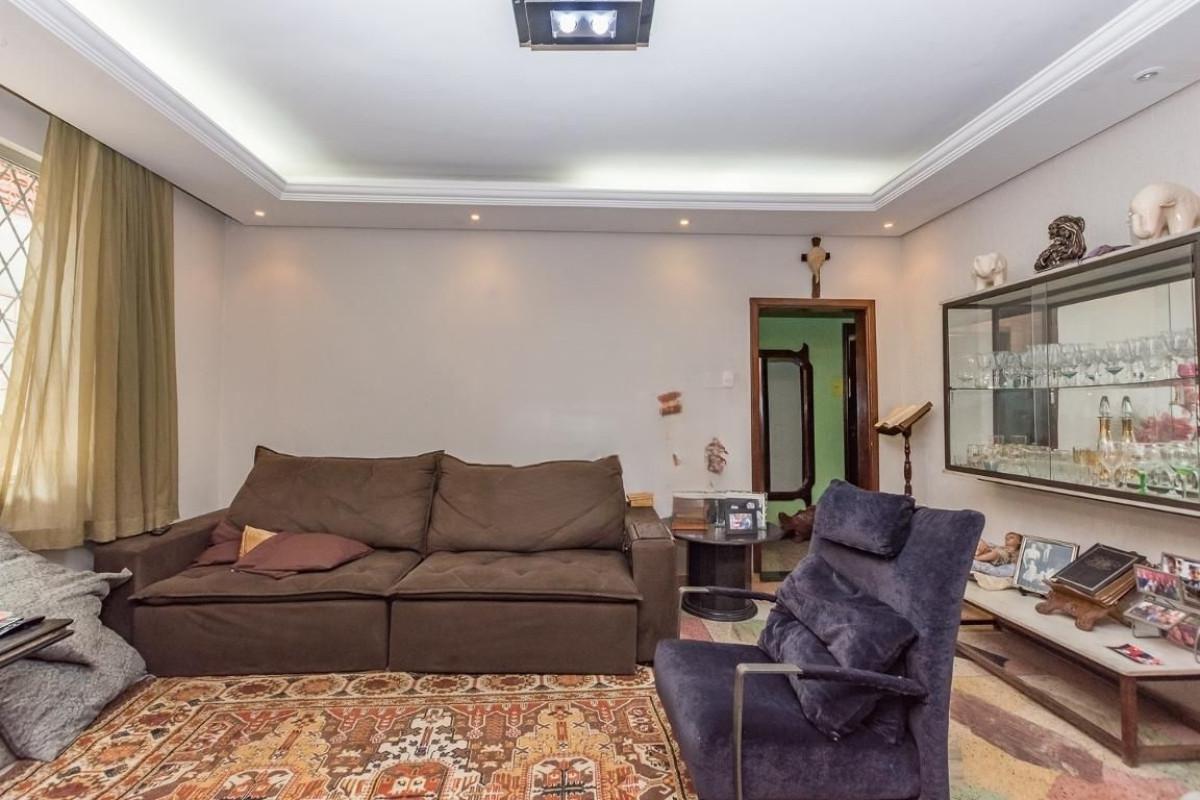 Casa, João Pinheiro, 5 Quartos, 4 Vagas, 1 Suíte