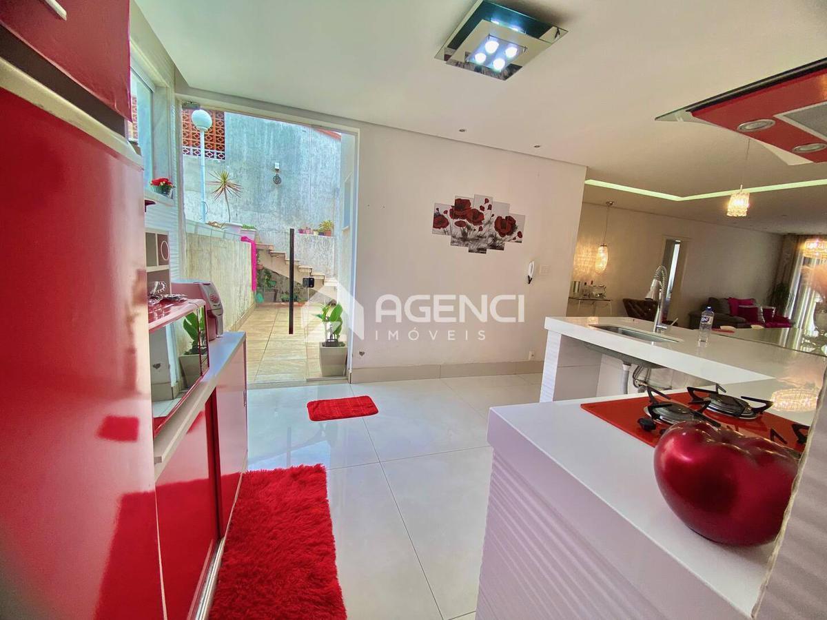 Casa, Santa Maria, 3 Quartos, 0 Vaga, 2 Suítes