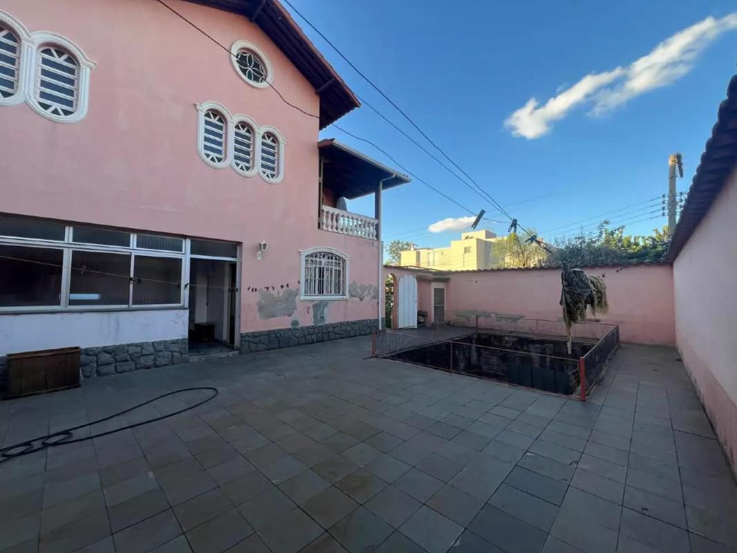 Casa, Barreiro, 5 Quartos, 4 Vagas, 1 Suíte