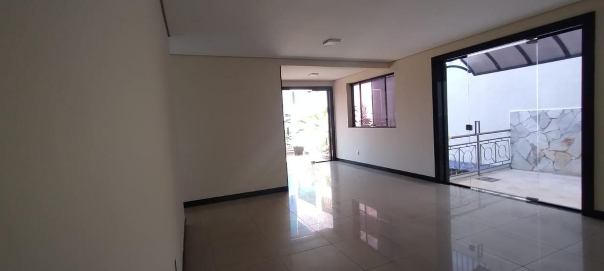 Casa, Santa Cruz, 5 Quartos, 4 Vagas, 1 Suíte