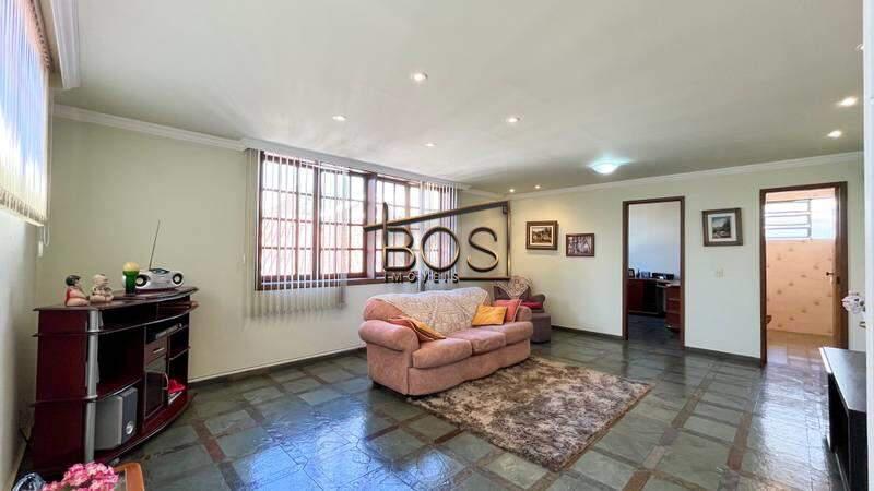 Casa, Luxemburgo, 5 Quartos, 4 Vagas, 2 Suítes