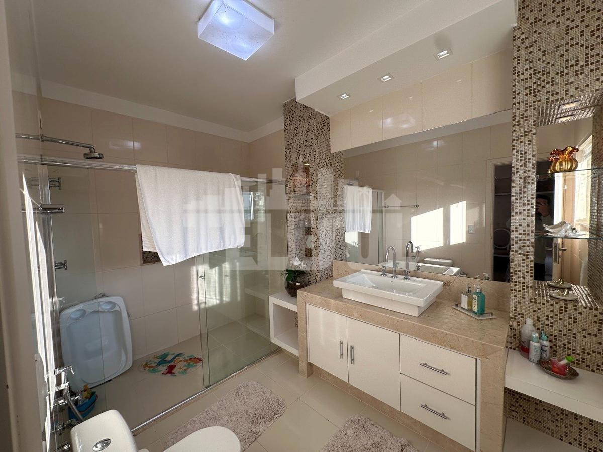 Casa, Parque São José, 5 Quartos, 4 Vagas, 5 Suítes