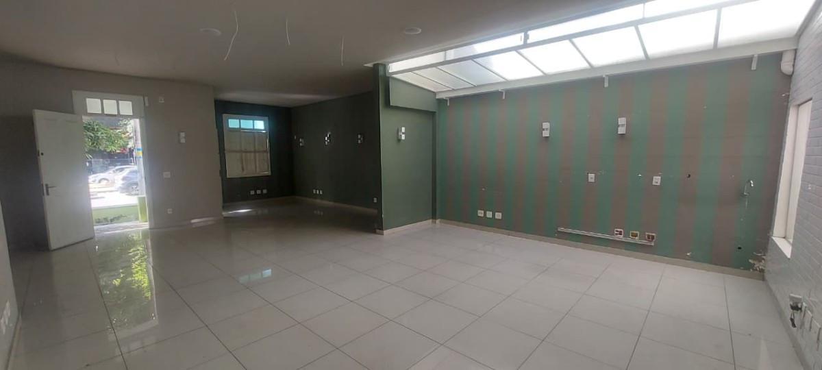 Casa Comercial, Funcionários, 0 Quarto, 0 Vaga