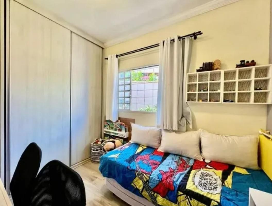 Casa, Trevo, 3 Quartos, 4 Vagas, 1 Suíte