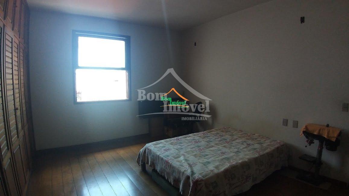 Casa, Centro, 3 Quartos, 2 Vagas, 1 Suíte