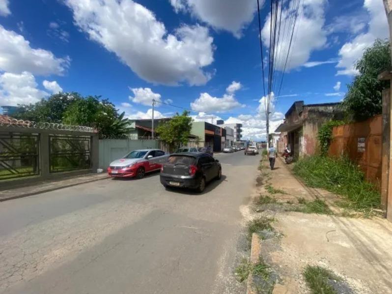 Lote, Centro, 1 Quarto, 0 Vaga