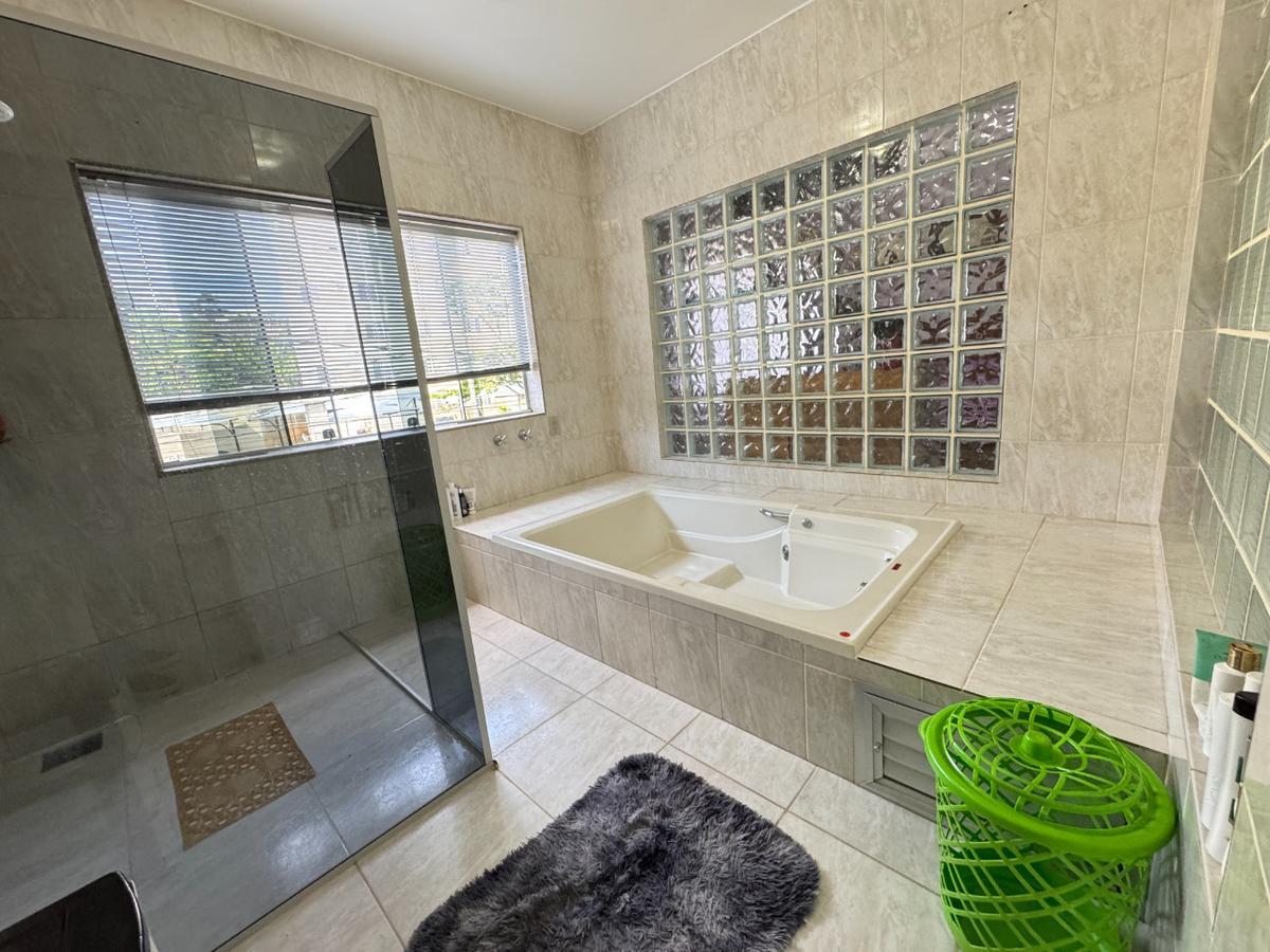 Casa, Santa Branca, 3 Quartos, 3 Vagas, 1 Suíte