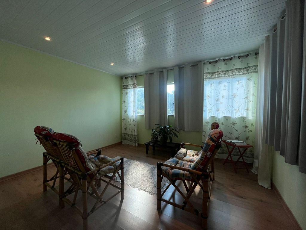 Fazenda, Ravena, 5 Quartos, 0 Vaga, 2 Suítes