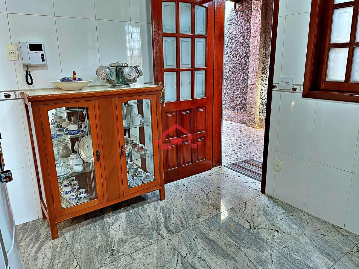 Casa, Trevo, 4 Quartos, 10 Vagas, 1 Suíte