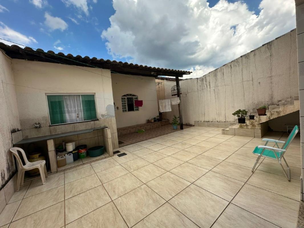 Casa, Teixeira Dias (barreiro), 3 Quartos, 2 Vagas, 1 Suíte
