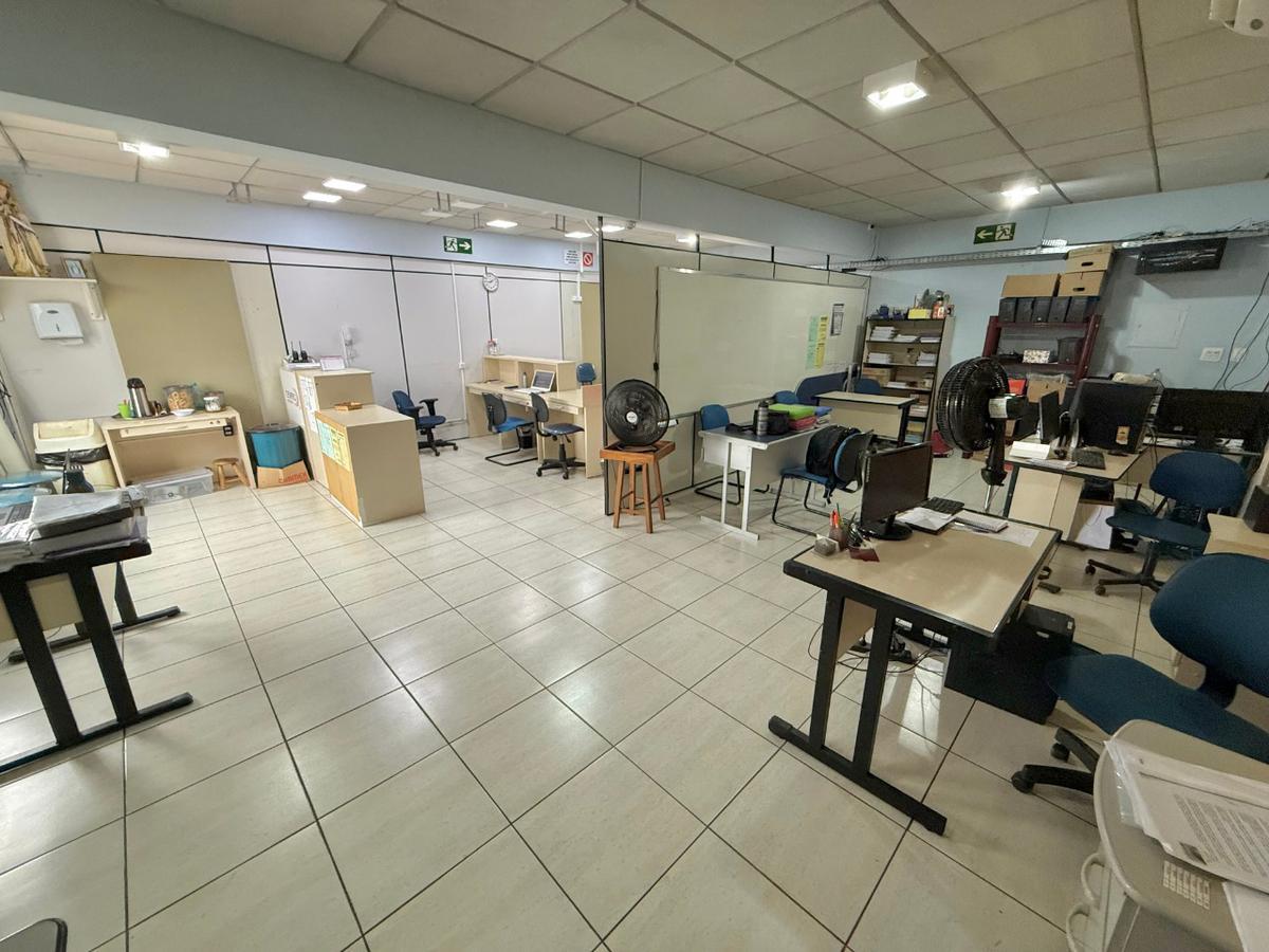 Sala, Liberdade, 0 Quarto, 13 Vagas