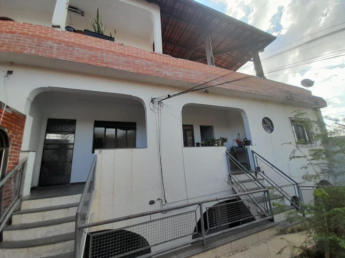 Casa, Cachoeirinha, 2 Quartos, 4 Vagas