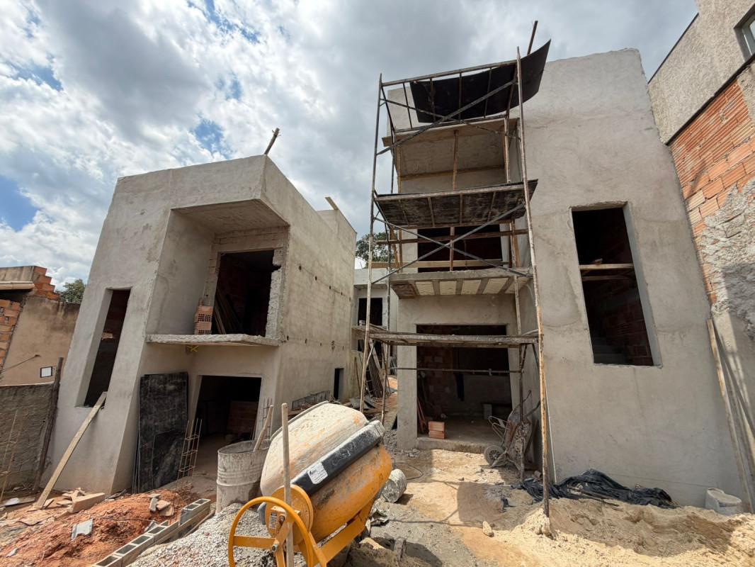 Casa, Masterville, 3 Quartos, 2 Vagas, 1 Suíte
