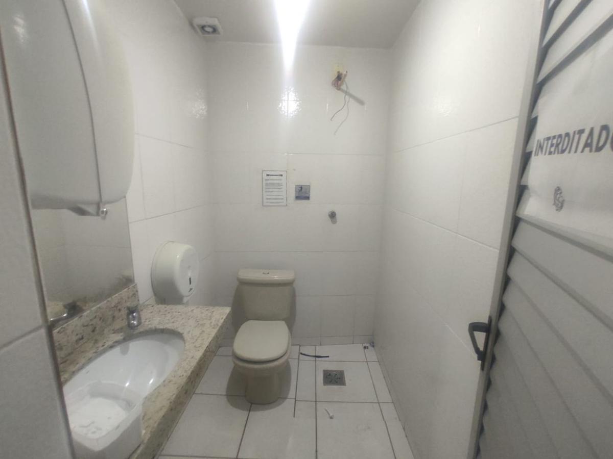 Prédio, Santa Cruz, 0 Quarto, 6 Vagas