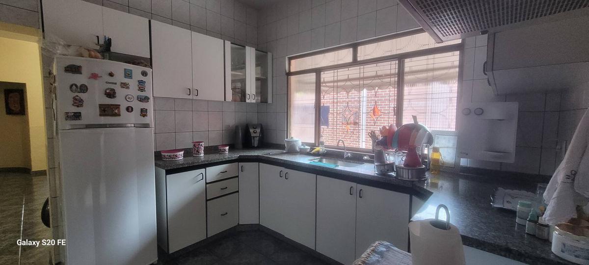 Casa, Quitandinha, 3 Quartos, 4 Vagas, 1 Suíte