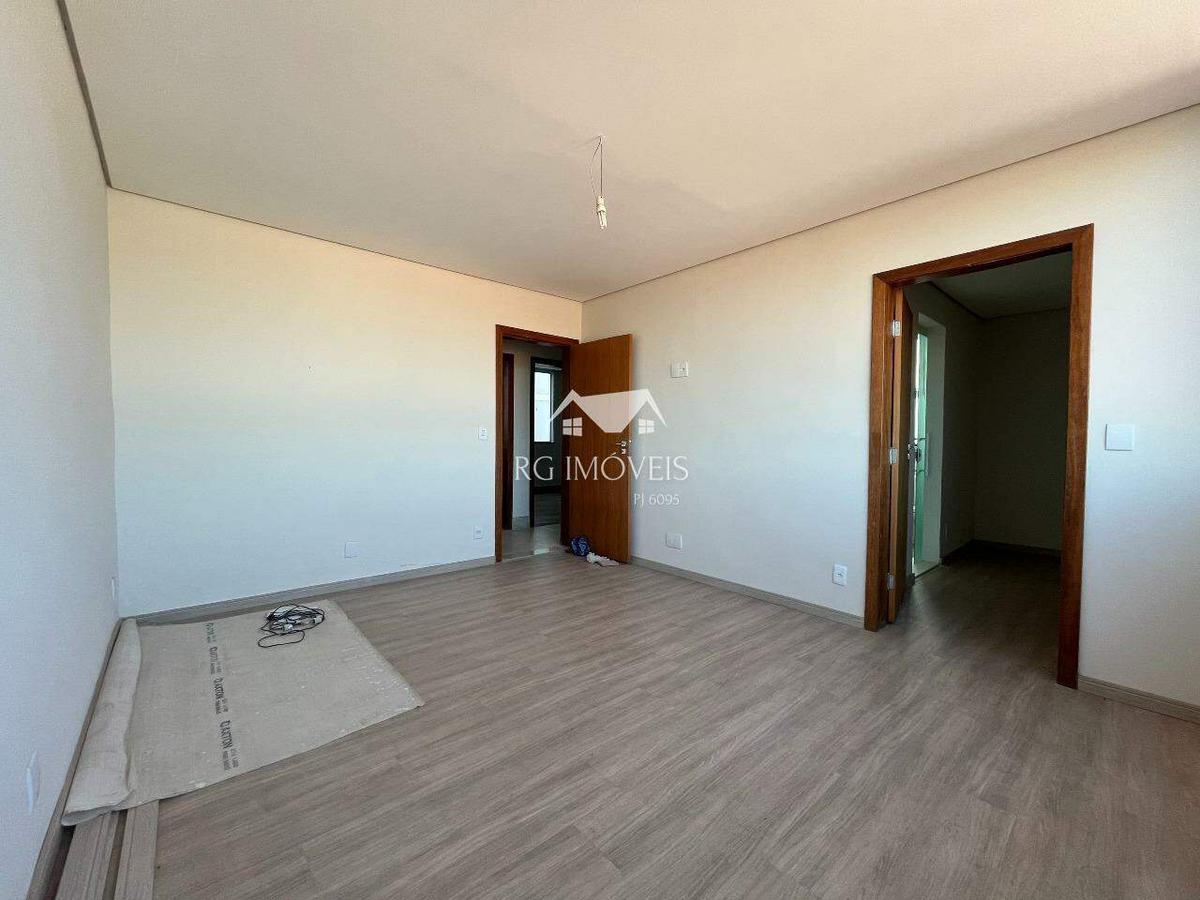 Casa, Brasiléia, 3 Quartos, 4 Vagas, 3 Suítes