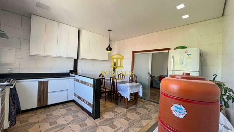 Apartamento, Floresta, 6 Quartos, 0 Vaga, 1 Suíte