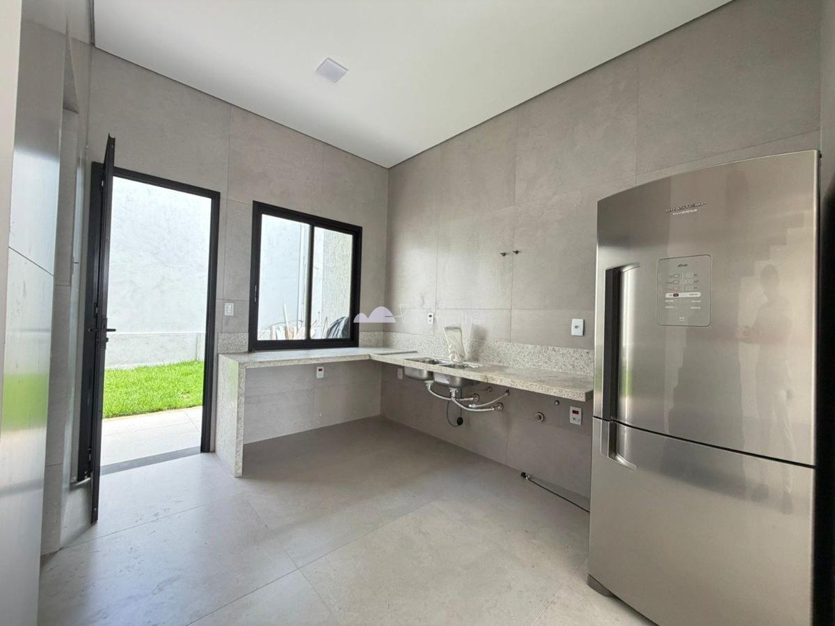 Casa, Trevo, 3 Quartos, 2 Vagas, 2 Suítes